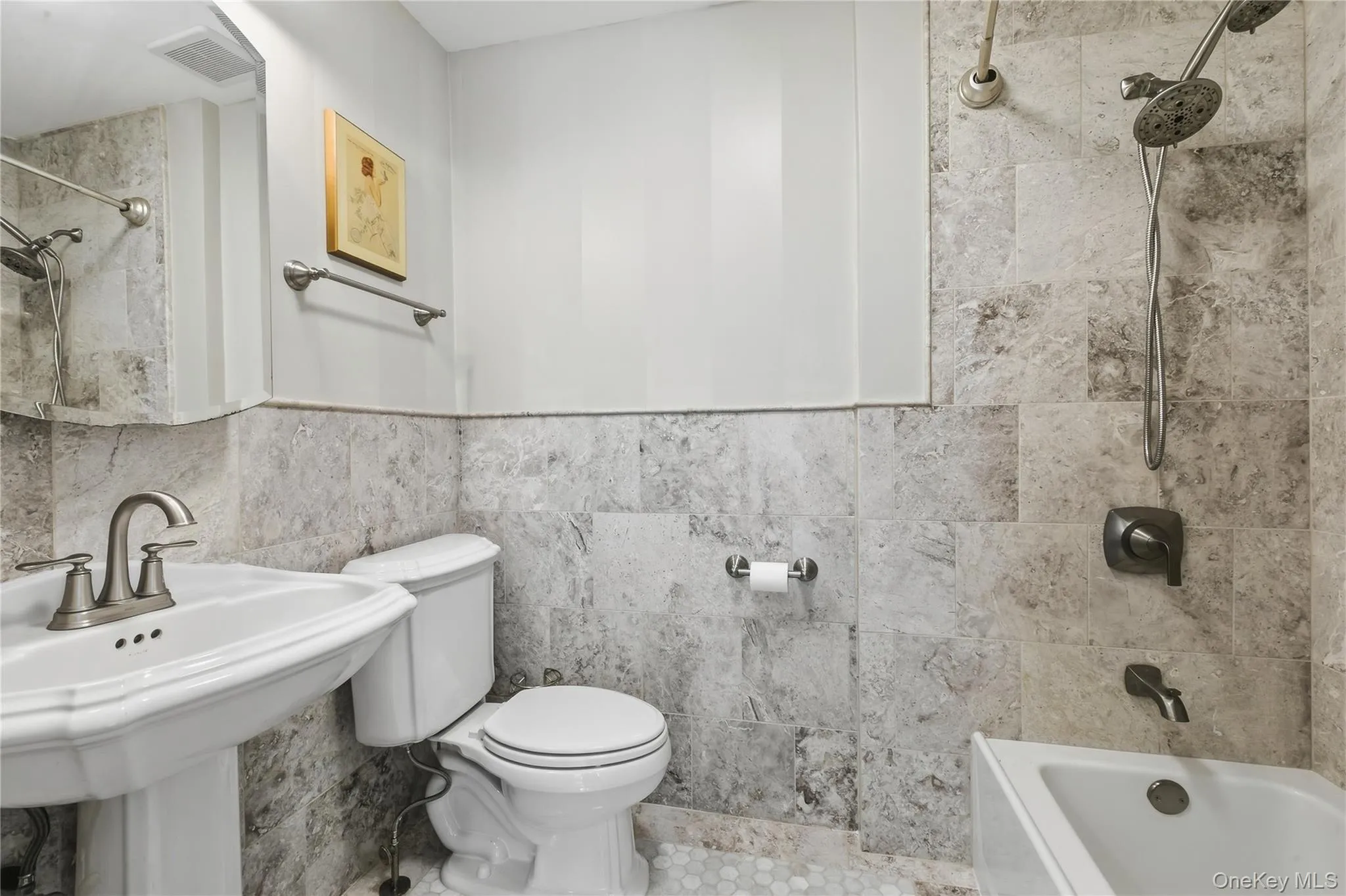 Full hall bath on main level. Full hall bath on main level.