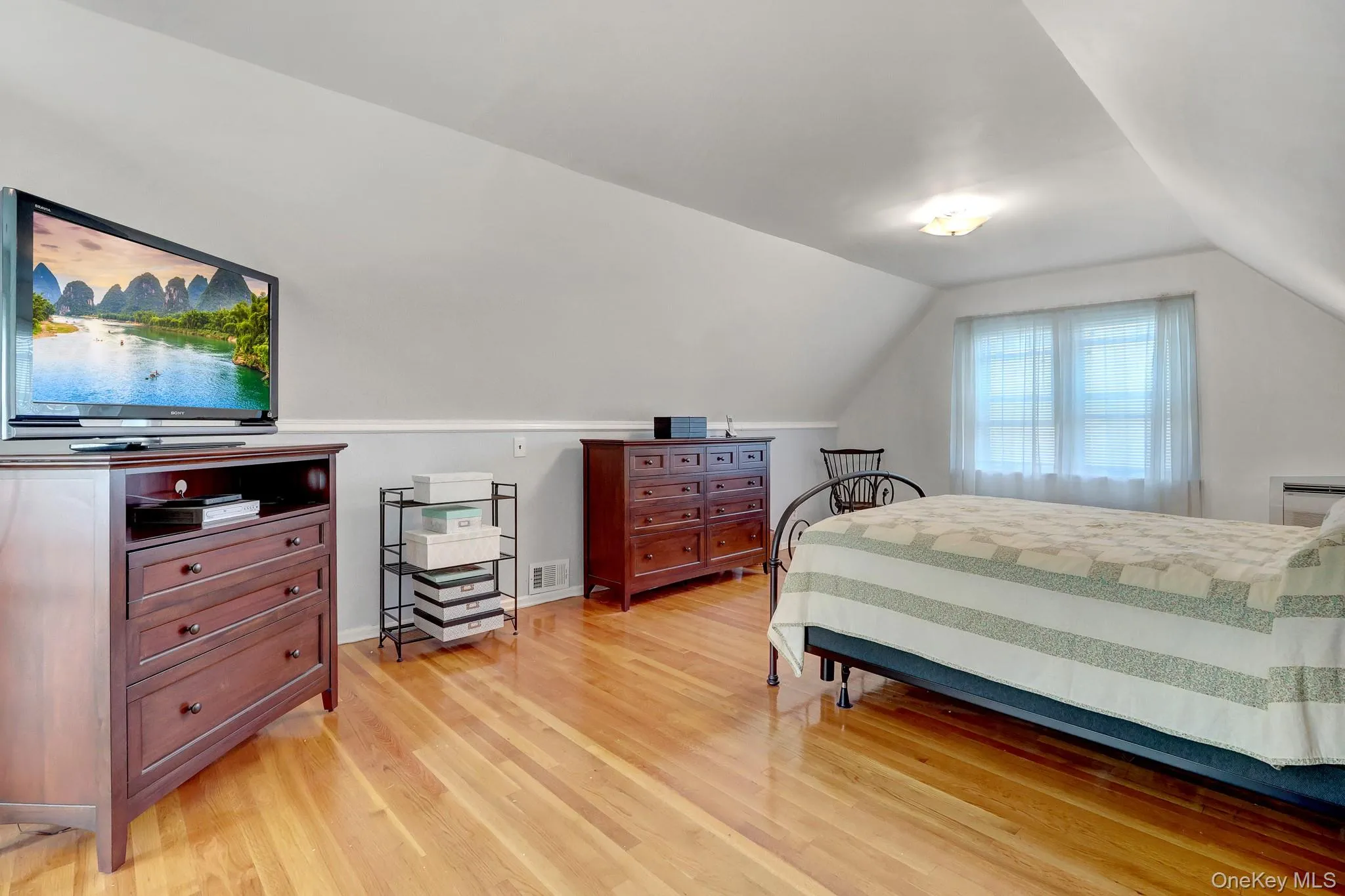 26919 81st Avenue, New York, NY, 2 Bedrooms Bedrooms, 5 Rooms Rooms,2 BathroomsBathrooms,Residential,For Rent,81st,0,1046091 26919 81st Avenue, New York, NY, 2 Bedrooms Bedrooms, 5 Rooms Rooms,2 BathroomsBathrooms,Residential,For Rent,81st,0,1046091