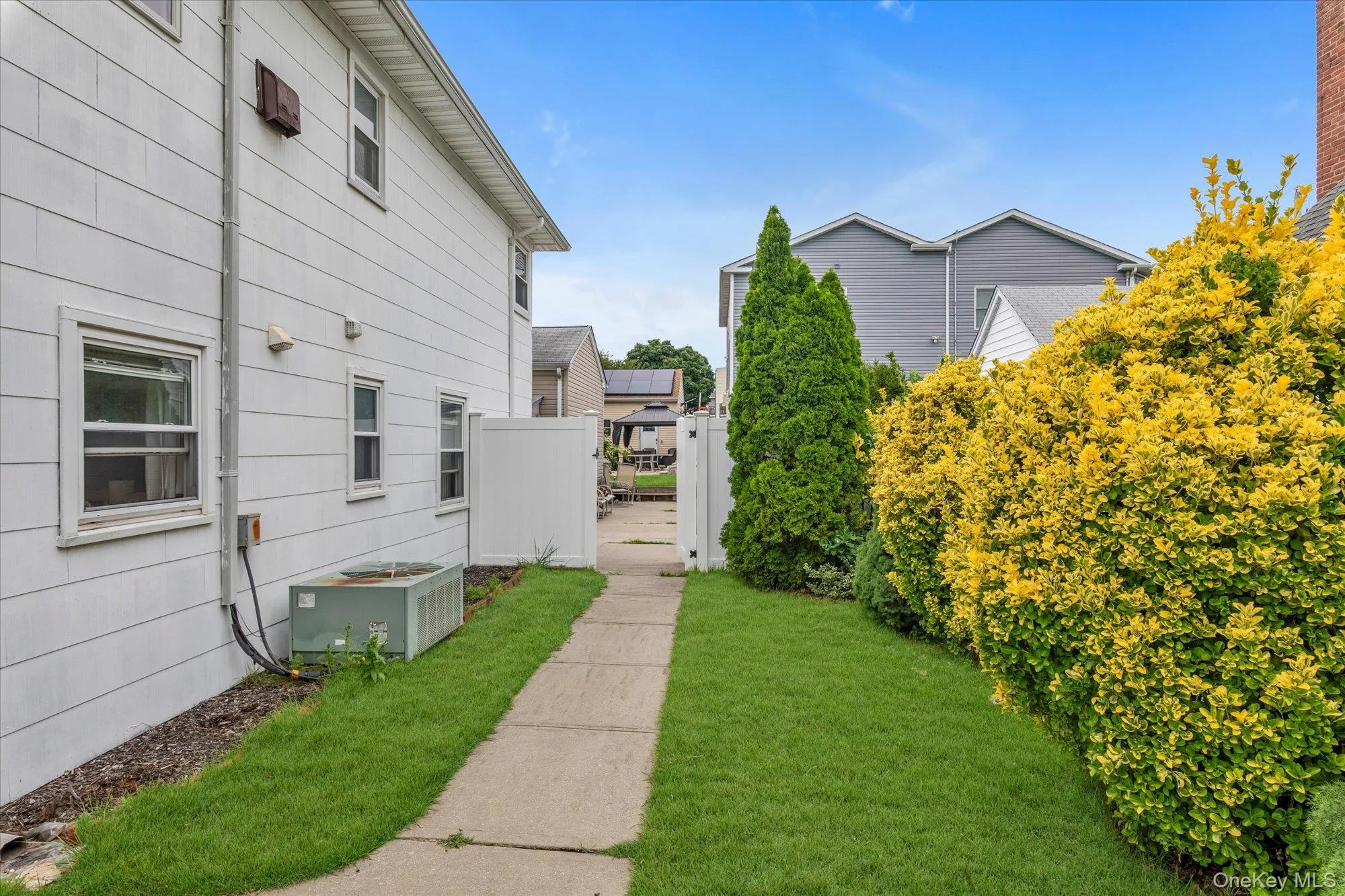 Side Yard Side Yard