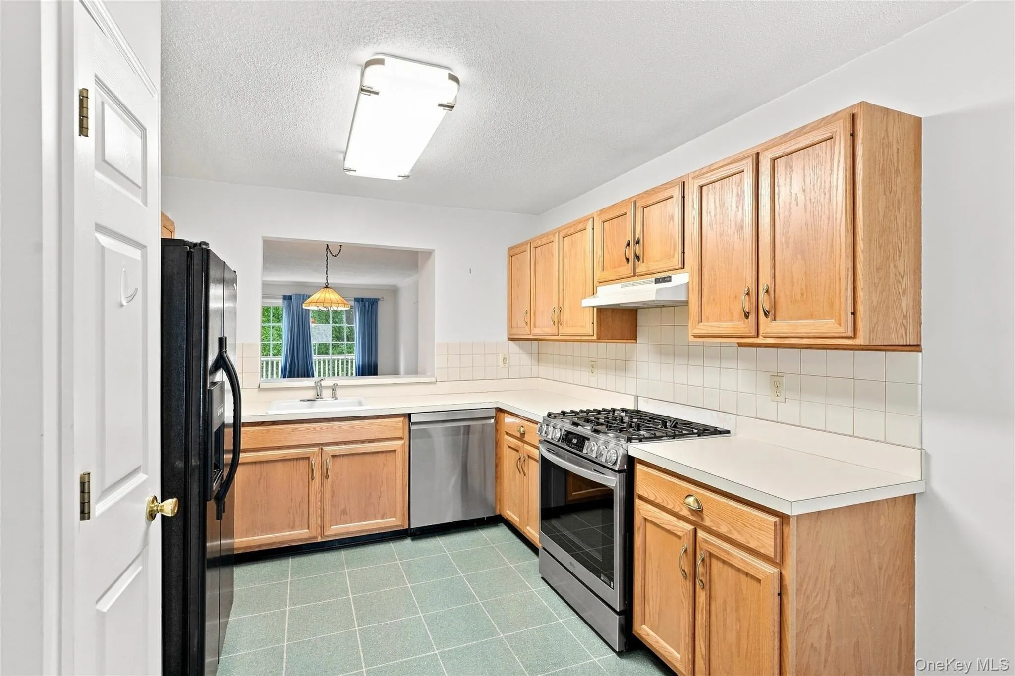 103 Kensington Court, Southeast, NY, 2 Bedrooms Bedrooms, 6 Rooms Rooms,2 BathroomsBathrooms,Residential,For Rent,Kensington,0,1046108 103 Kensington Court, Southeast, NY, 2 Bedrooms Bedrooms, 6 Rooms Rooms,2 BathroomsBathrooms,Residential,For Rent,Kensington,0,1046108