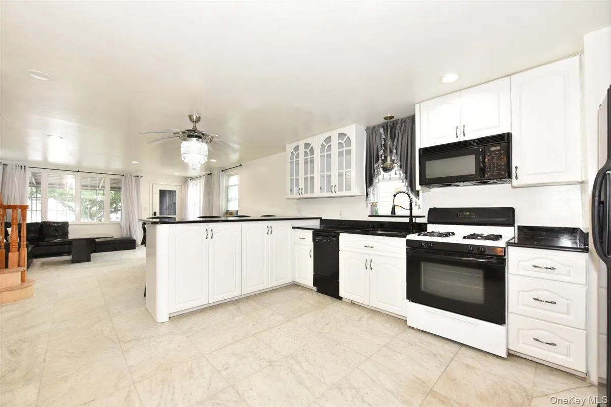119-26 Inwood Street, New York, NY, 2 Bedrooms Bedrooms, 4 Rooms Rooms,1 BathroomBathrooms,Residential,For Rent,Inwood,0,1046109 119-26 Inwood Street, New York, NY, 2 Bedrooms Bedrooms, 4 Rooms Rooms,1 BathroomBathrooms,Residential,For Rent,Inwood,0,1046109