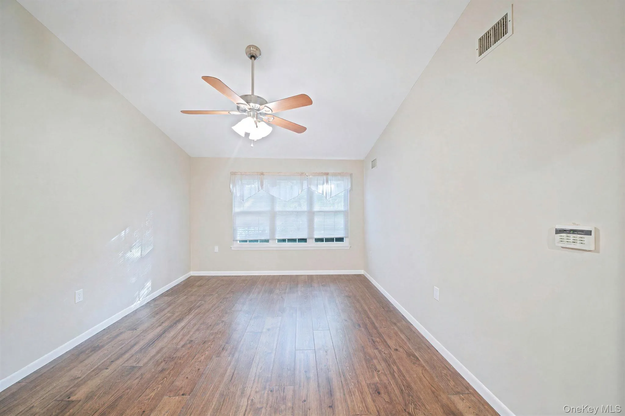 279 Glen Drive, Brookhaven, NY, 2 Bedrooms Bedrooms, 5 Rooms Rooms,2 BathroomsBathrooms,Residential,For Rent,Glen,0,1046123 279 Glen Drive, Brookhaven, NY, 2 Bedrooms Bedrooms, 5 Rooms Rooms,2 BathroomsBathrooms,Residential,For Rent,Glen,0,1046123