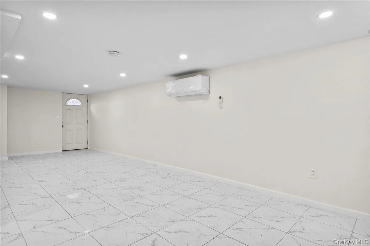 1302 223rd Street, New York, NY, 3 Bedrooms Bedrooms, 5 Rooms Rooms,2 BathroomsBathrooms,Residential,For Rent,223rd,0,1046142 1302 223rd Street, New York, NY, 3 Bedrooms Bedrooms, 5 Rooms Rooms,2 BathroomsBathrooms,Residential,For Rent,223rd,0,1046142