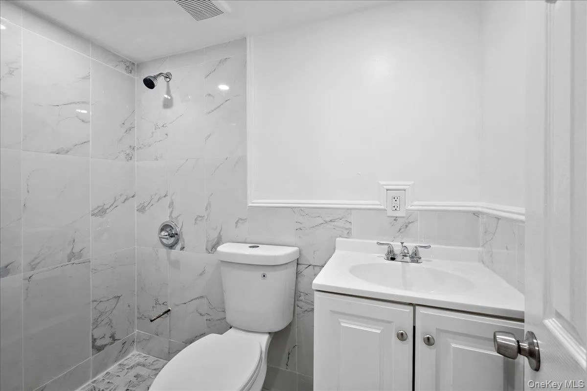 1302 223rd Street, New York, NY, 3 Bedrooms Bedrooms, 5 Rooms Rooms,2 BathroomsBathrooms,Residential,For Rent,223rd,0,1046142 1302 223rd Street, New York, NY, 3 Bedrooms Bedrooms, 5 Rooms Rooms,2 BathroomsBathrooms,Residential,For Rent,223rd,0,1046142