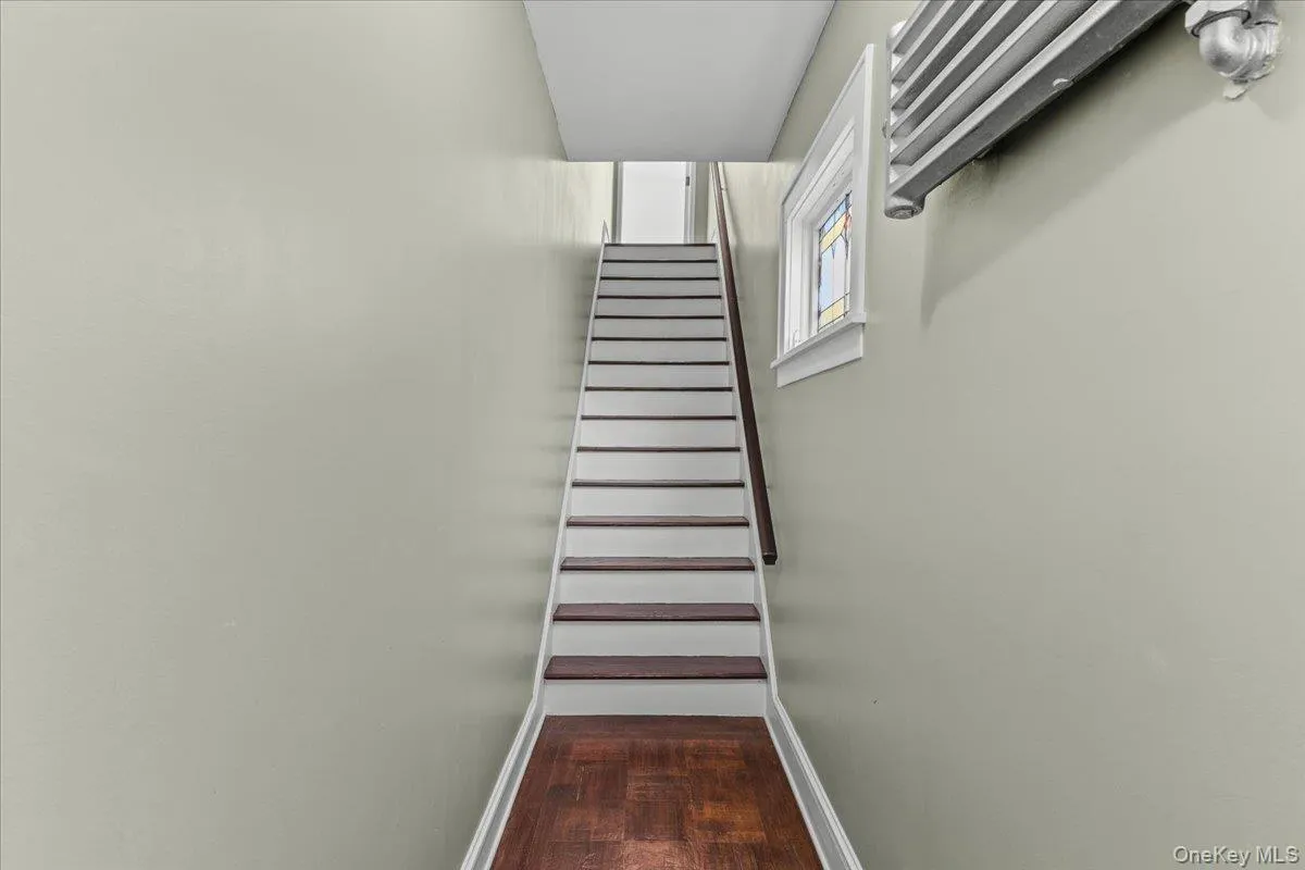 512 Sixth Avenue, Pelham, NY, 3 Bedroom Bedrooms, 6 Room Rooms,1 BathroomBathrooms,Residential Lease,For Rent,Sixth,0,1046155 512 Sixth Avenue, Pelham, NY, 3 Bedroom Bedrooms, 6 Room Rooms,1 BathroomBathrooms,Residential Lease,For Rent,Sixth,0,1046155