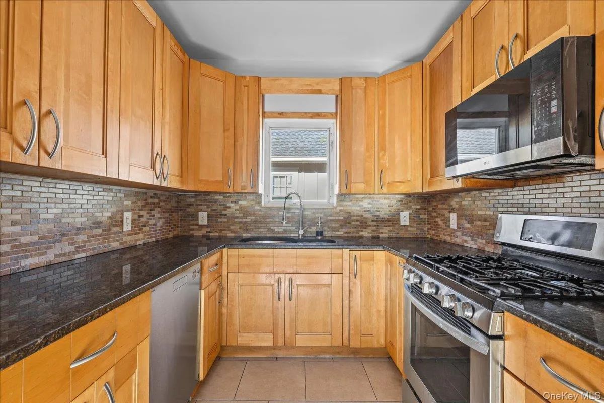 512 Sixth Avenue, Pelham, NY, 3 Bedroom Bedrooms, 6 Room Rooms,1 BathroomBathrooms,Residential Lease,For Rent,Sixth,0,1046155 512 Sixth Avenue, Pelham, NY, 3 Bedroom Bedrooms, 6 Room Rooms,1 BathroomBathrooms,Residential Lease,For Rent,Sixth,0,1046155
