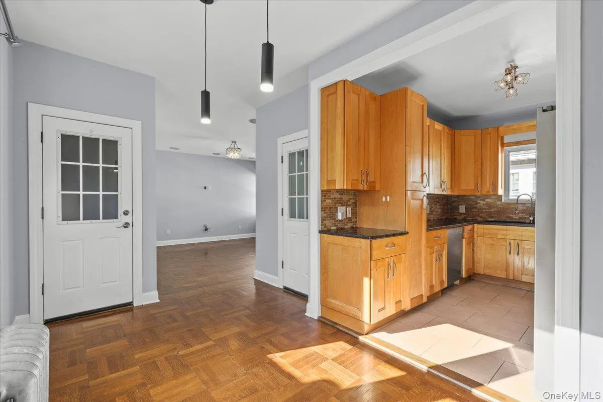 512 Sixth Avenue, Pelham, NY, 3 Bedroom Bedrooms, 6 Room Rooms,1 BathroomBathrooms,Residential Lease,For Rent,Sixth,0,1046155 512 Sixth Avenue, Pelham, NY, 3 Bedroom Bedrooms, 6 Room Rooms,1 BathroomBathrooms,Residential Lease,For Rent,Sixth,0,1046155