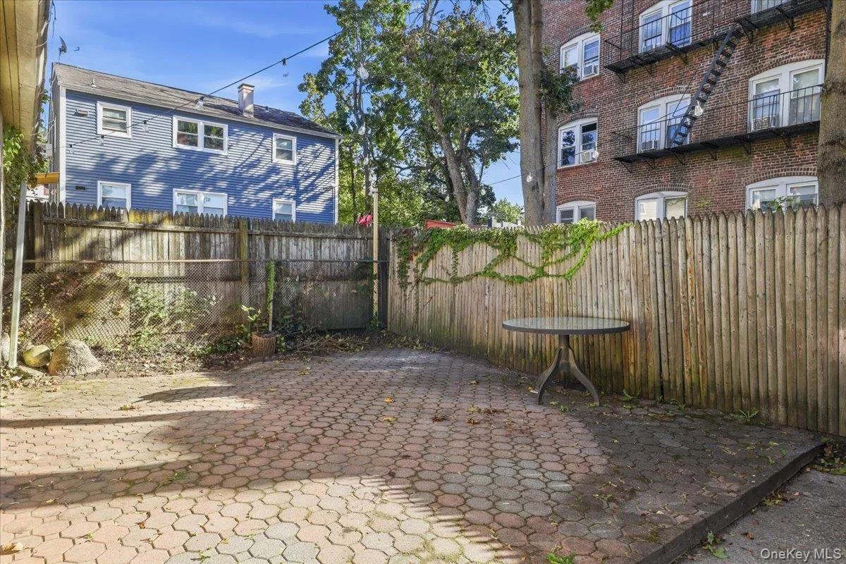 512 Sixth Avenue, Pelham, NY, 3 Bedroom Bedrooms, 6 Room Rooms,1 BathroomBathrooms,Residential Lease,For Rent,Sixth,0,1046155 512 Sixth Avenue, Pelham, NY, 3 Bedroom Bedrooms, 6 Room Rooms,1 BathroomBathrooms,Residential Lease,For Rent,Sixth,0,1046155