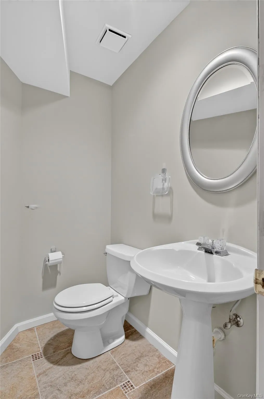 3 Pond Ridge Road, Oyster Bay, NY, 4 Bedrooms Bedrooms, 7 Rooms Rooms,3 BathroomsBathrooms,Residential Lease,For Rent,Pond Ridge,0,1046174 3 Pond Ridge Road, Oyster Bay, NY, 4 Bedrooms Bedrooms, 7 Rooms Rooms,3 BathroomsBathrooms,Residential Lease,For Rent,Pond Ridge,0,1046174