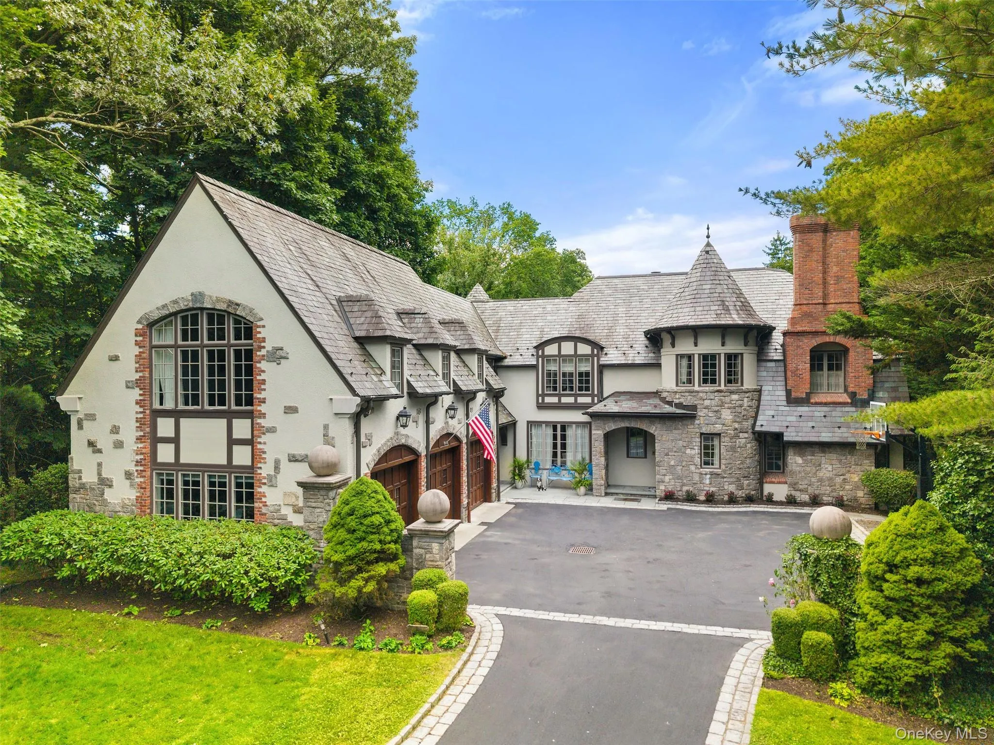 A grand estate like arrival featuring distringushed architectural details and 3 car garage A grand estate like arrival featuring distringushed architectural details and 3 car garage