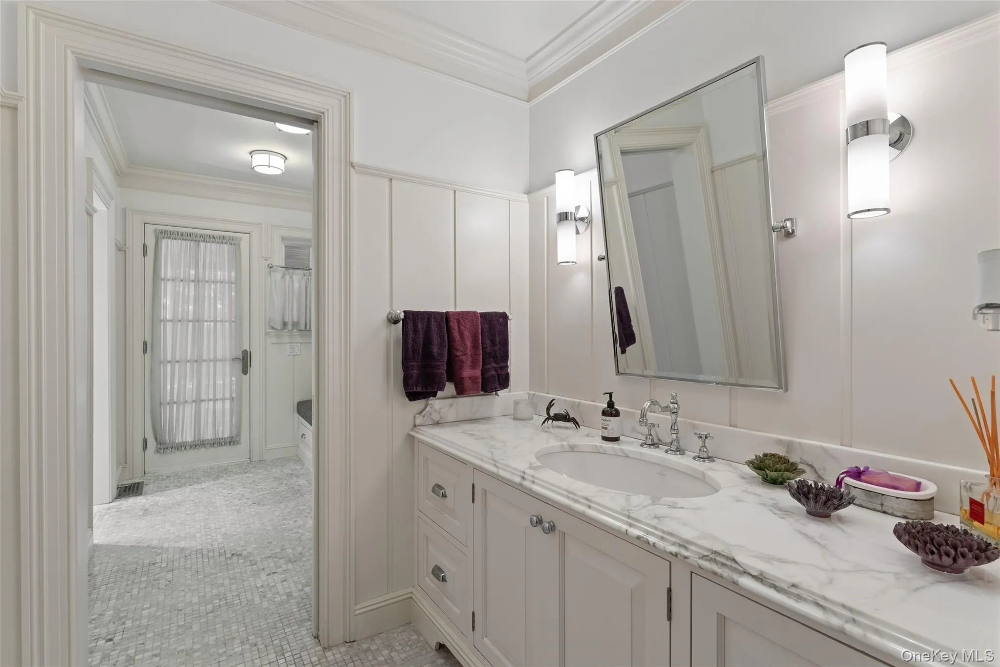 Full Bathroom on first floor off pool Full Bathroom on first floor off pool