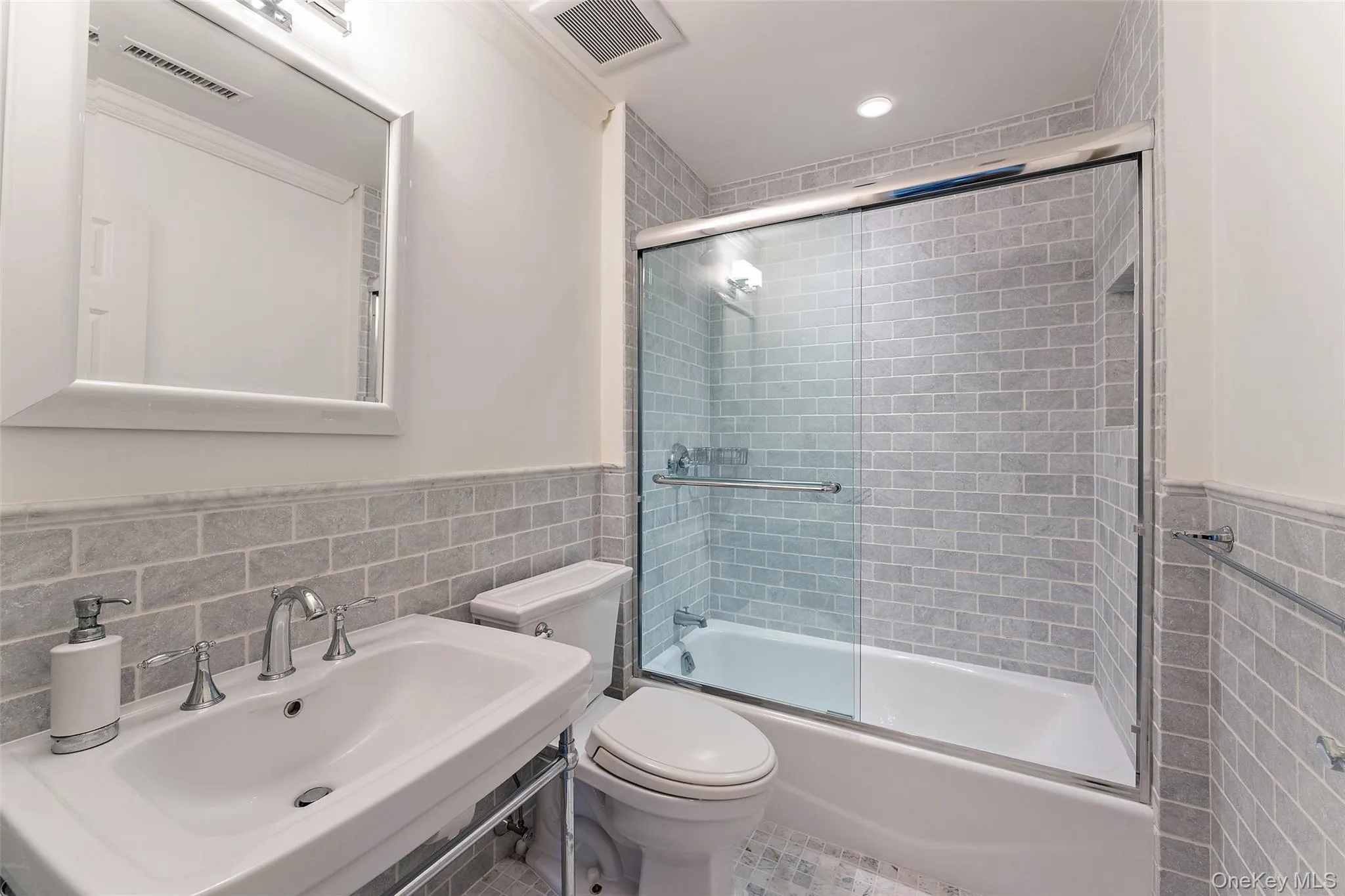 Full Bathroom Full Bathroom