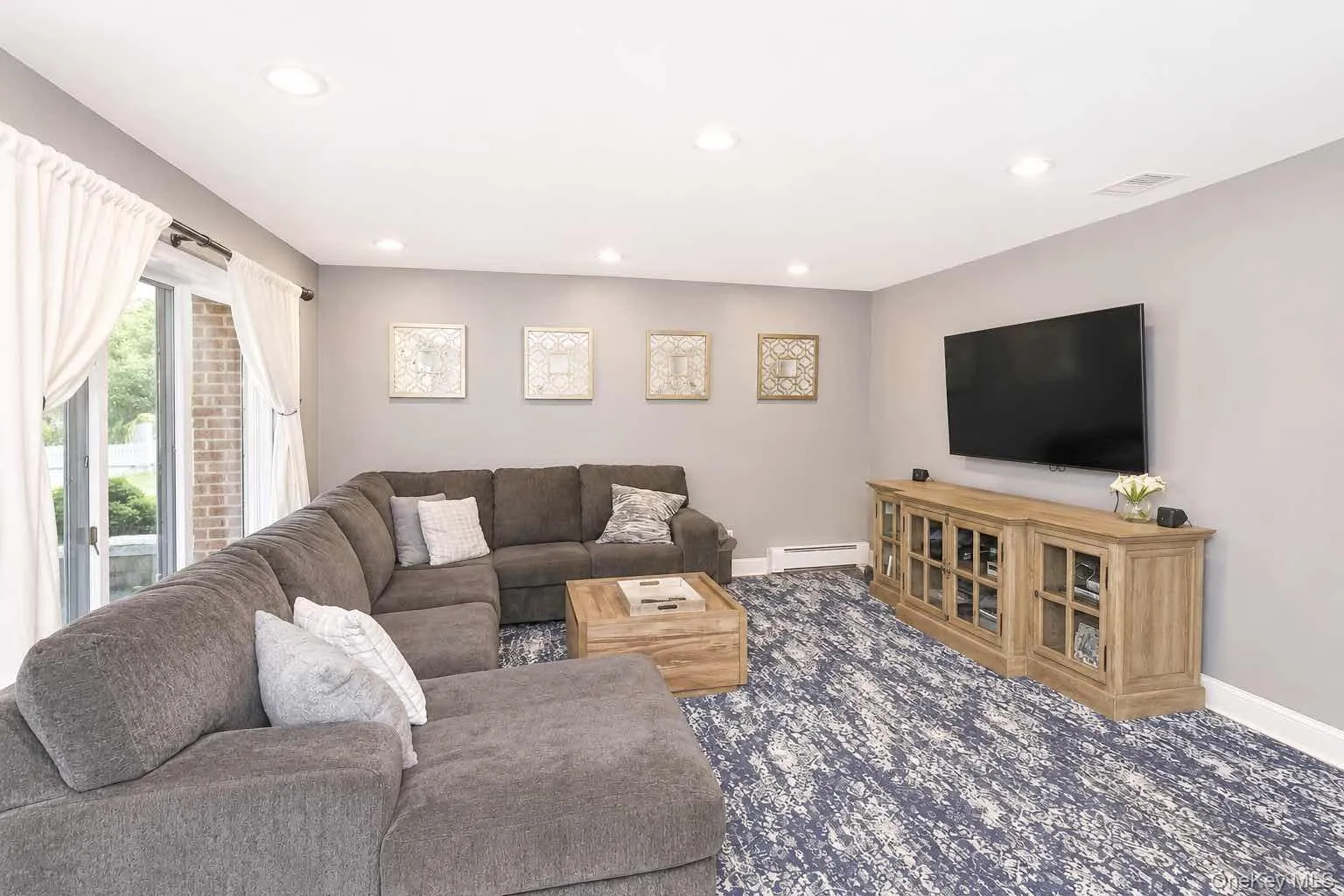 88 Dix Highway, Huntington, NY, 4 Bedrooms Bedrooms, 10 Rooms Rooms,3 BathroomsBathrooms,Residential,For Rent,Dix,0,1046178 88 Dix Highway, Huntington, NY, 4 Bedrooms Bedrooms, 10 Rooms Rooms,3 BathroomsBathrooms,Residential,For Rent,Dix,0,1046178