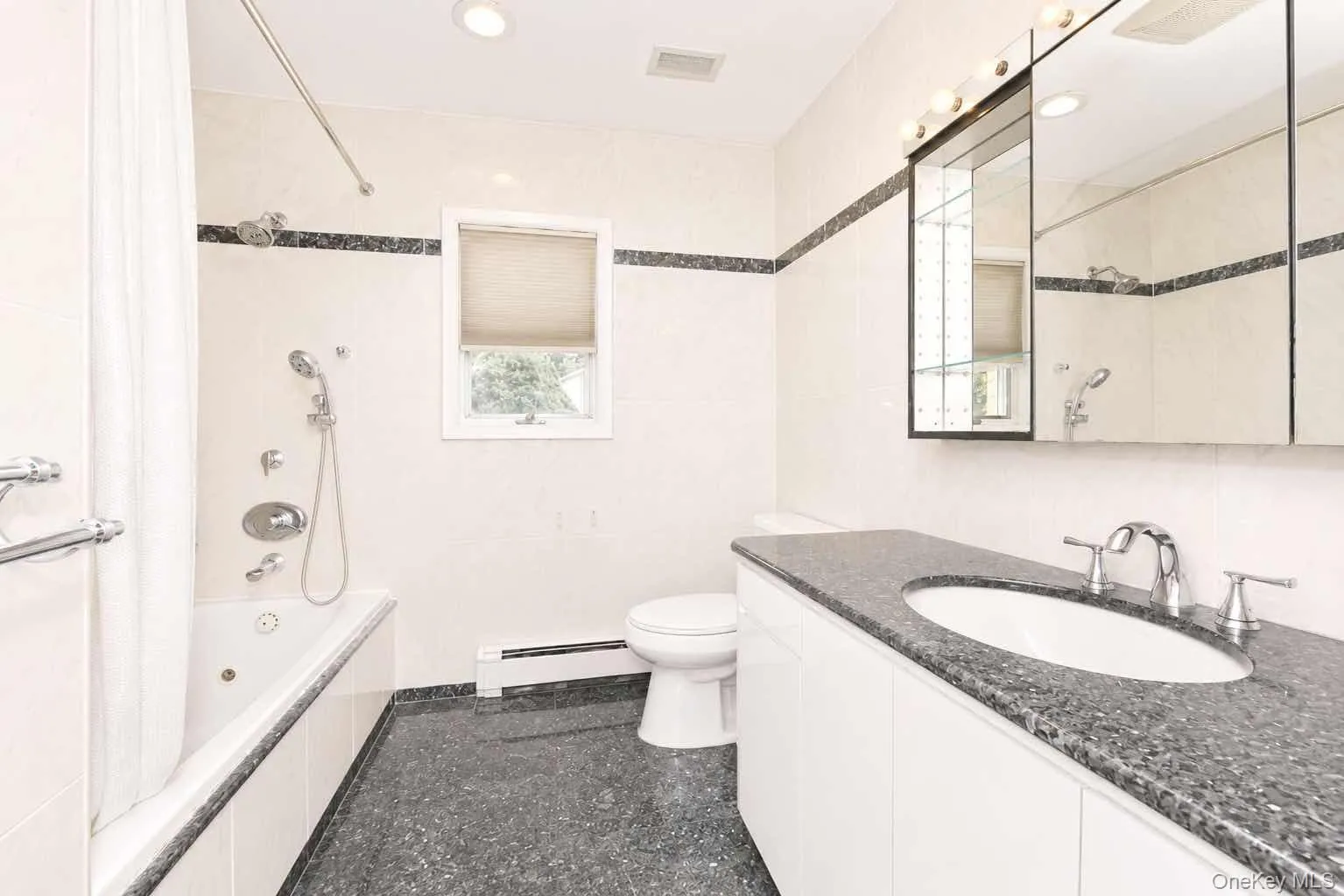 88 Dix Highway, Huntington, NY, 4 Bedrooms Bedrooms, 10 Rooms Rooms,3 BathroomsBathrooms,Residential,For Rent,Dix,0,1046178 88 Dix Highway, Huntington, NY, 4 Bedrooms Bedrooms, 10 Rooms Rooms,3 BathroomsBathrooms,Residential,For Rent,Dix,0,1046178