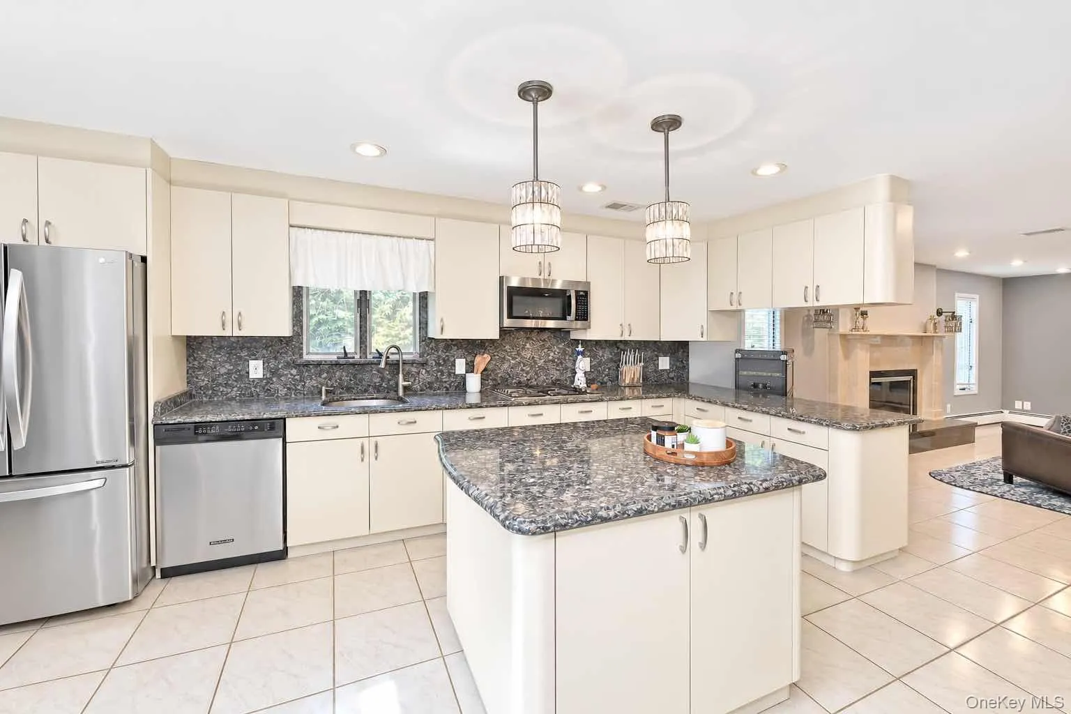 88 Dix Highway, Huntington, NY, 4 Bedrooms Bedrooms, 10 Rooms Rooms,3 BathroomsBathrooms,Residential,For Rent,Dix,0,1046178 88 Dix Highway, Huntington, NY, 4 Bedrooms Bedrooms, 10 Rooms Rooms,3 BathroomsBathrooms,Residential,For Rent,Dix,0,1046178