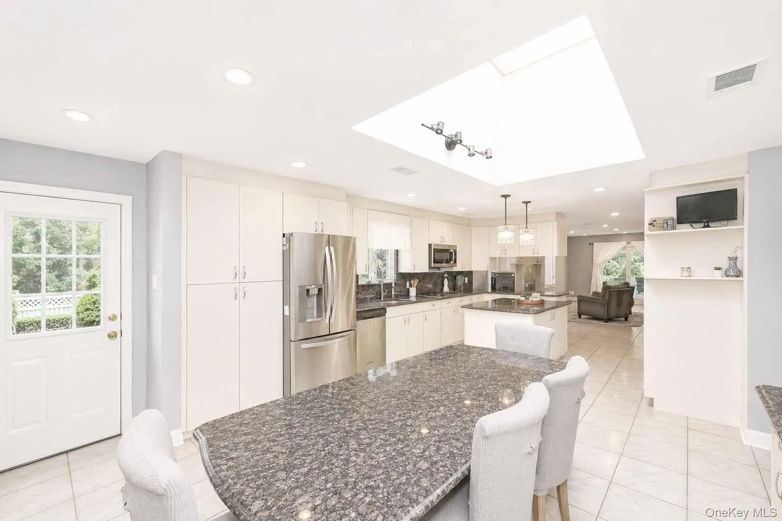 88 Dix Highway, Huntington, NY, 4 Bedrooms Bedrooms, 10 Rooms Rooms,3 BathroomsBathrooms,Residential,For Rent,Dix,0,1046178 88 Dix Highway, Huntington, NY, 4 Bedrooms Bedrooms, 10 Rooms Rooms,3 BathroomsBathrooms,Residential,For Rent,Dix,0,1046178