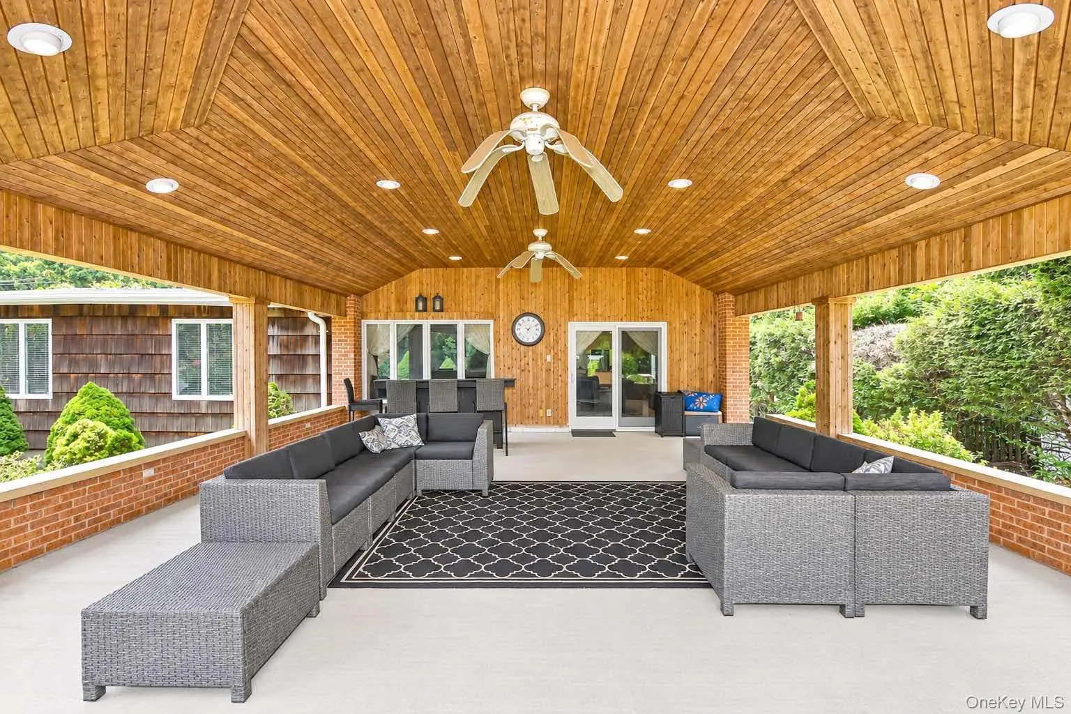88 Dix Highway, Huntington, NY, 4 Bedrooms Bedrooms, 10 Rooms Rooms,3 BathroomsBathrooms,Residential,For Rent,Dix,0,1046178 88 Dix Highway, Huntington, NY, 4 Bedrooms Bedrooms, 10 Rooms Rooms,3 BathroomsBathrooms,Residential,For Rent,Dix,0,1046178