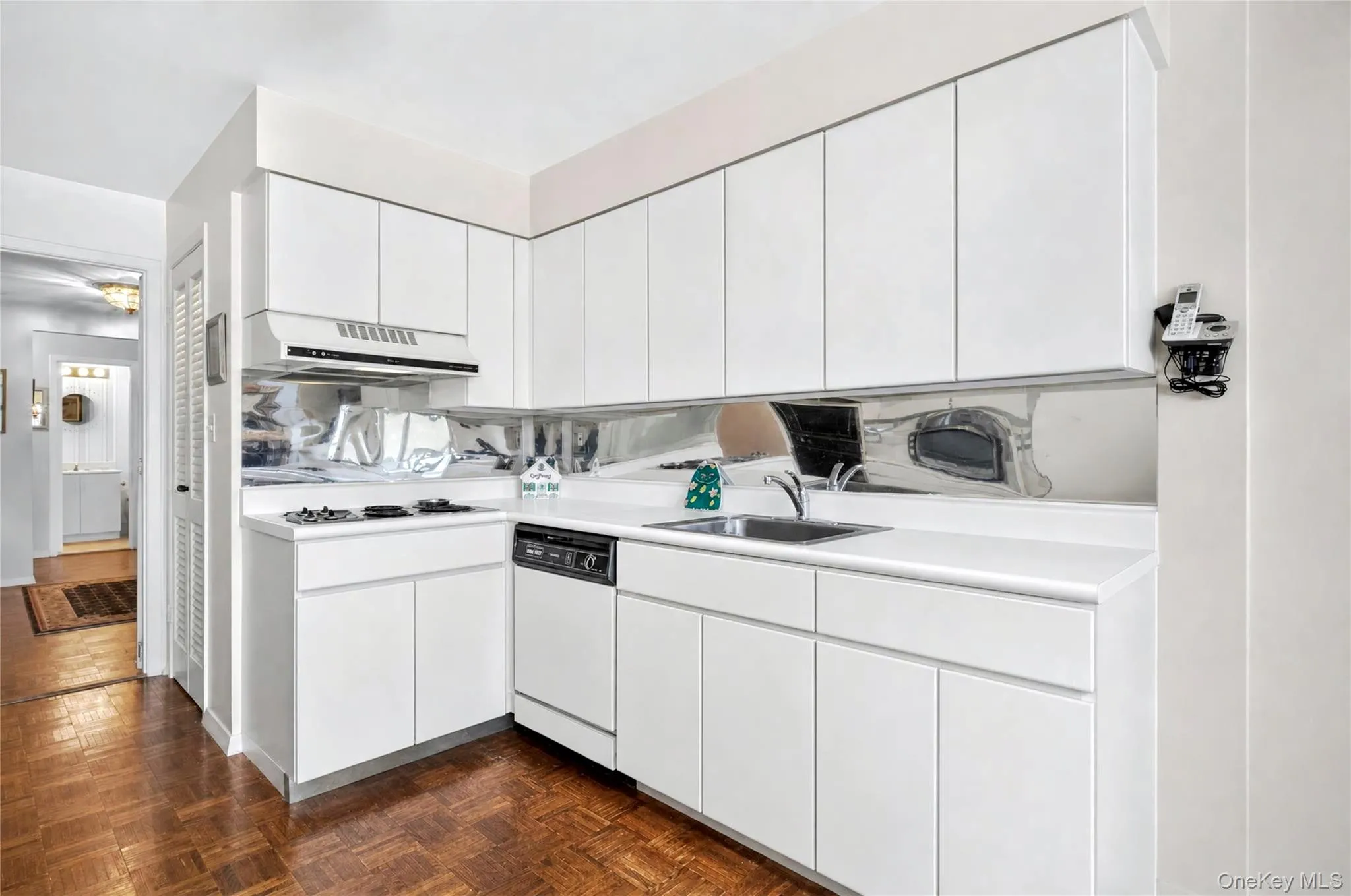 12 Bond Street, North Hempstead, NY, 2 Bedrooms Bedrooms, 5 Rooms Rooms,2 BathroomsBathrooms,Residential,For Rent,Bond,0,1046189 12 Bond Street, North Hempstead, NY, 2 Bedrooms Bedrooms, 5 Rooms Rooms,2 BathroomsBathrooms,Residential,For Rent,Bond,0,1046189