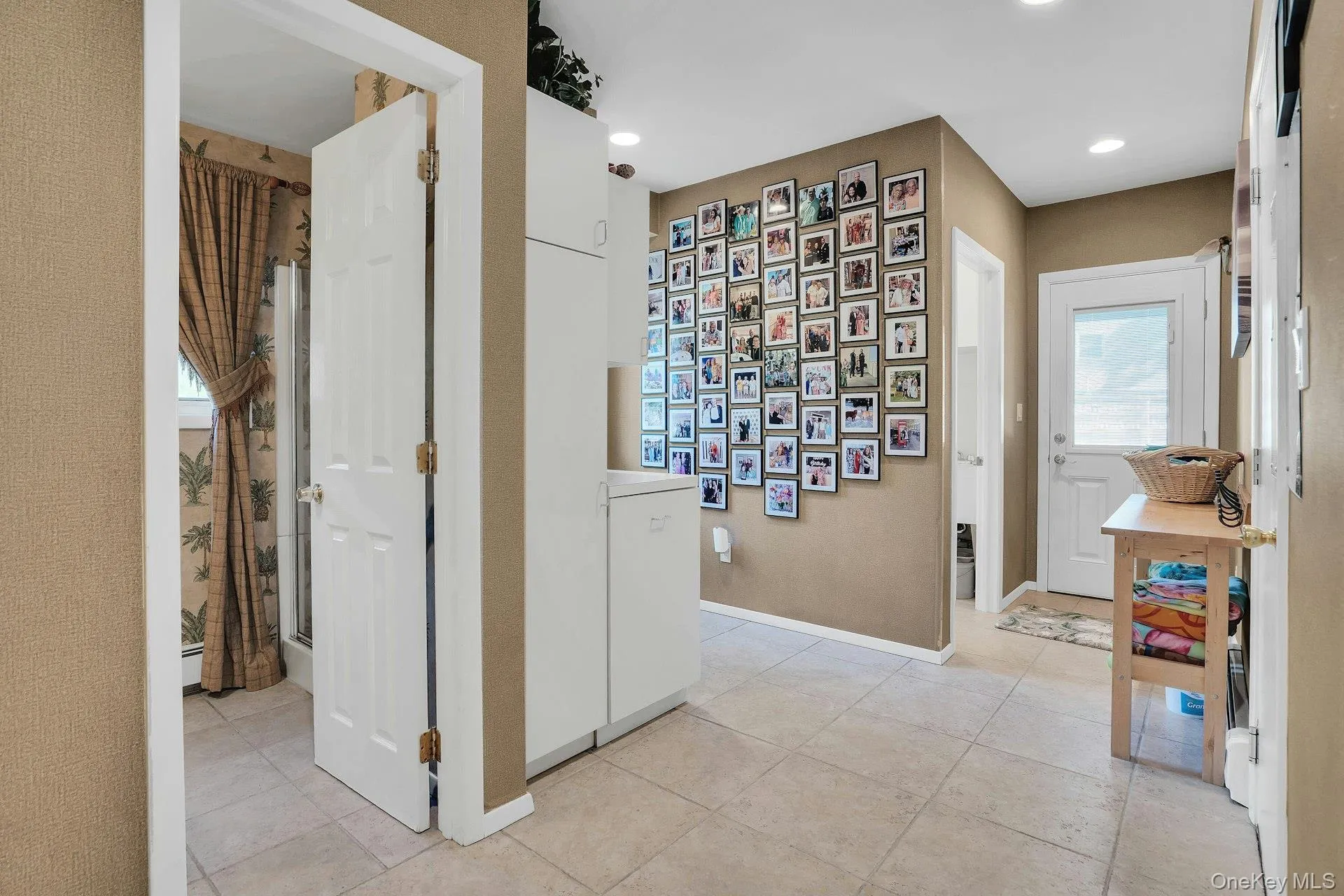 Mudroom area. Mudroom area.
