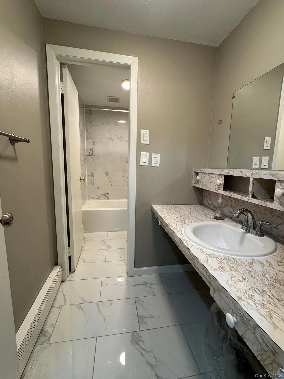 135 Waterside Avenue, Huntington, NY, 2 Bedrooms Bedrooms, 5 Rooms Rooms,1 BathroomBathrooms,Residential Lease,For Rent,Waterside,0,1046220 135 Waterside Avenue, Huntington, NY, 2 Bedrooms Bedrooms, 5 Rooms Rooms,1 BathroomBathrooms,Residential Lease,For Rent,Waterside,0,1046220