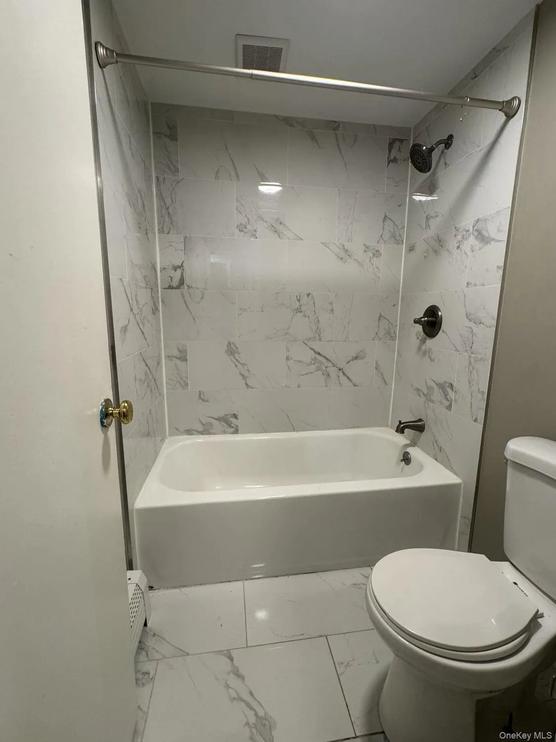 135 Waterside Avenue, Huntington, NY, 2 Bedroom Bedrooms, 5 Room Rooms,1 BathroomBathrooms,Residential Lease,For Rent,Waterside,0,1046220 135 Waterside Avenue, Huntington, NY, 2 Bedroom Bedrooms, 5 Room Rooms,1 BathroomBathrooms,Residential Lease,For Rent,Waterside,0,1046220