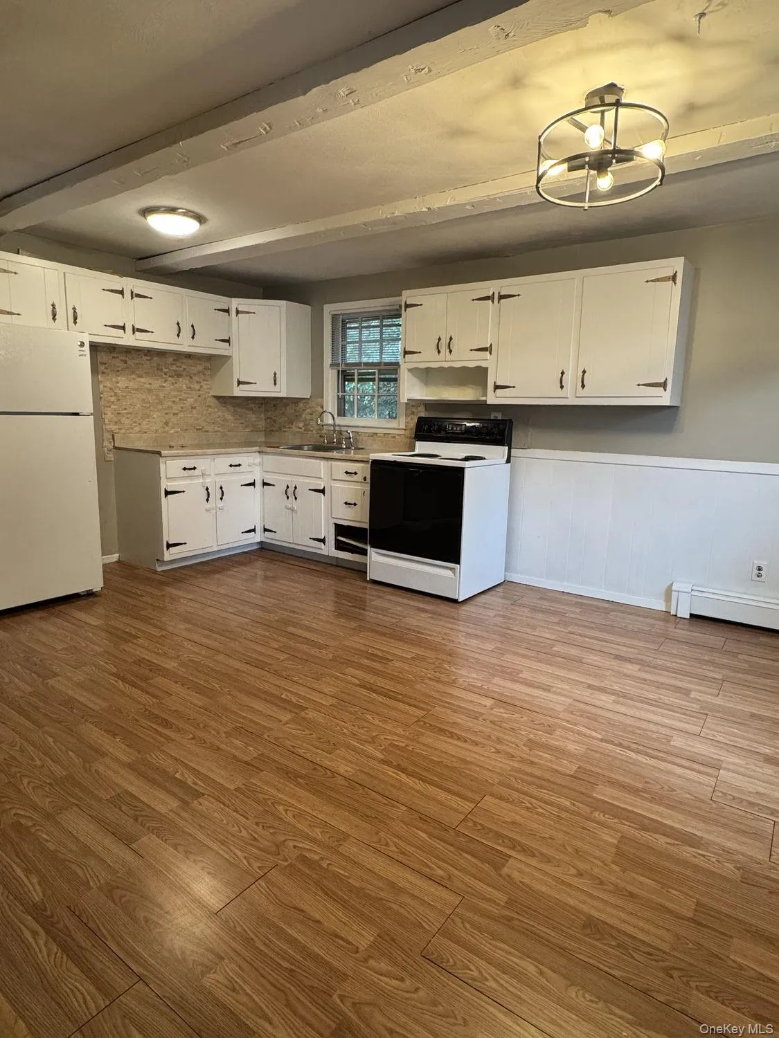 135 Waterside Avenue, Huntington, NY, 2 Bedroom Bedrooms, 5 Room Rooms,1 BathroomBathrooms,Residential Lease,For Rent,Waterside,0,1046220 135 Waterside Avenue, Huntington, NY, 2 Bedroom Bedrooms, 5 Room Rooms,1 BathroomBathrooms,Residential Lease,For Rent,Waterside,0,1046220