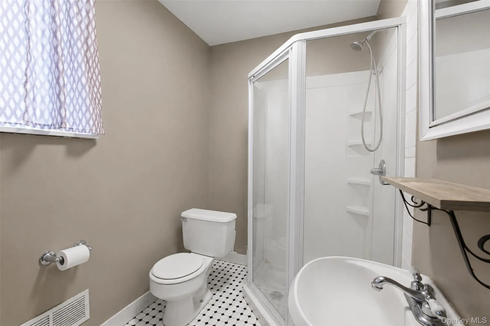 7 Idlewild Avenue, Cornwall, NY, 1 Bedroom Bedrooms, 3 Rooms Rooms,1 BathroomBathrooms,Residential Lease,For Rent,Idlewild,0,1046221 7 Idlewild Avenue, Cornwall, NY, 1 Bedroom Bedrooms, 3 Rooms Rooms,1 BathroomBathrooms,Residential Lease,For Rent,Idlewild,0,1046221