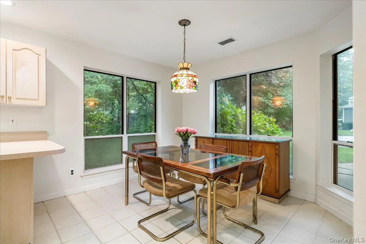 38 Larkspur Lane, Huntington, NY, 3 Bedrooms Bedrooms, 6 Rooms Rooms,2 BathroomsBathrooms,Residential,For Rent,Larkspur,0,1046224 38 Larkspur Lane, Huntington, NY, 3 Bedrooms Bedrooms, 6 Rooms Rooms,2 BathroomsBathrooms,Residential,For Rent,Larkspur,0,1046224