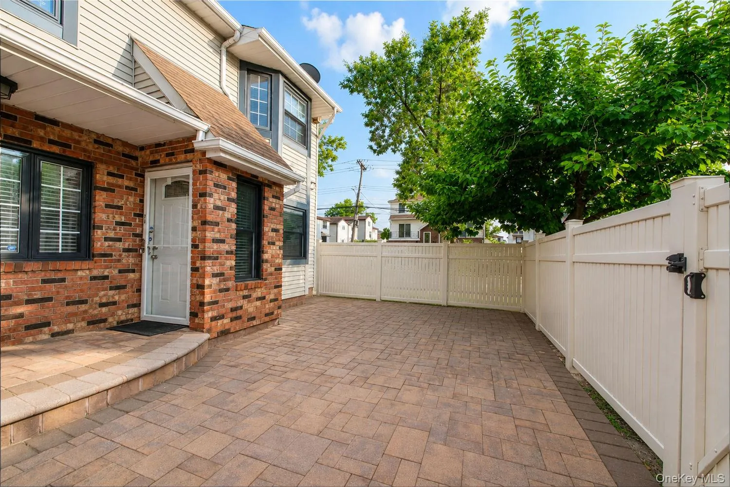 7 Shirra Avenue, New York, NY, 3 Bedrooms Bedrooms, 6 Rooms Rooms,1 BathroomBathrooms,Residential,For Rent,Shirra,0,1046234 7 Shirra Avenue, New York, NY, 3 Bedrooms Bedrooms, 6 Rooms Rooms,1 BathroomBathrooms,Residential,For Rent,Shirra,0,1046234