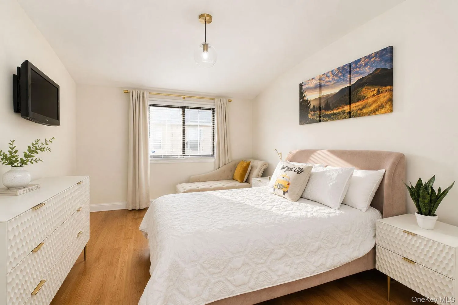 7 Shirra Avenue, New York, NY, 3 Bedrooms Bedrooms, 6 Rooms Rooms,1 BathroomBathrooms,Residential,For Rent,Shirra,0,1046234 7 Shirra Avenue, New York, NY, 3 Bedrooms Bedrooms, 6 Rooms Rooms,1 BathroomBathrooms,Residential,For Rent,Shirra,0,1046234
