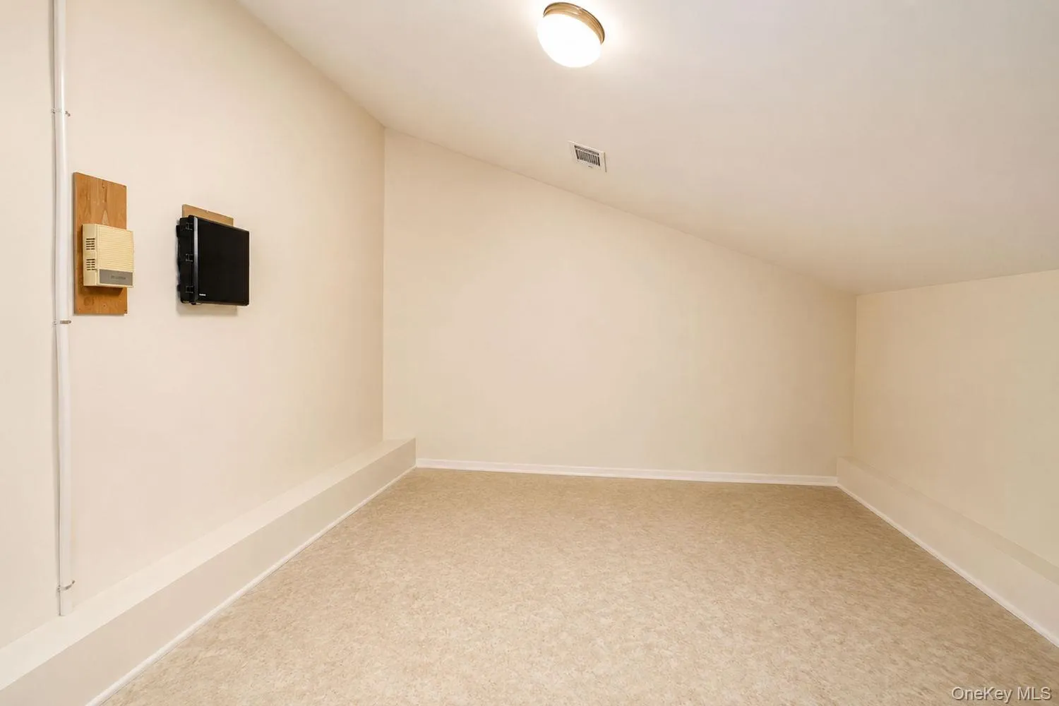 7 Shirra Avenue, New York, NY, 3 Bedrooms Bedrooms, 6 Rooms Rooms,1 BathroomBathrooms,Residential,For Rent,Shirra,0,1046234 7 Shirra Avenue, New York, NY, 3 Bedrooms Bedrooms, 6 Rooms Rooms,1 BathroomBathrooms,Residential,For Rent,Shirra,0,1046234