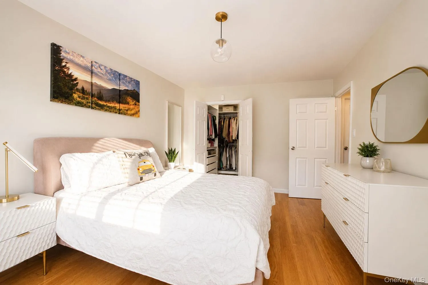 7 Shirra Avenue, New York, NY, 3 Bedrooms Bedrooms, 6 Rooms Rooms,1 BathroomBathrooms,Residential,For Rent,Shirra,0,1046234 7 Shirra Avenue, New York, NY, 3 Bedrooms Bedrooms, 6 Rooms Rooms,1 BathroomBathrooms,Residential,For Rent,Shirra,0,1046234