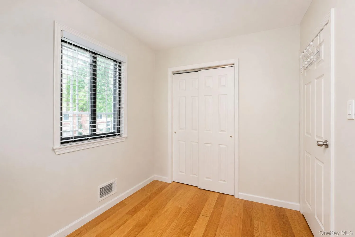 7 Shirra Avenue, New York, NY, 3 Bedrooms Bedrooms, 6 Rooms Rooms,1 BathroomBathrooms,Residential,For Rent,Shirra,0,1046234 7 Shirra Avenue, New York, NY, 3 Bedrooms Bedrooms, 6 Rooms Rooms,1 BathroomBathrooms,Residential,For Rent,Shirra,0,1046234