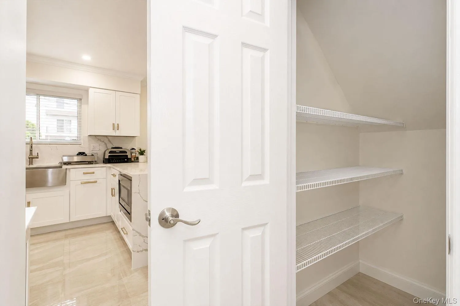 7 Shirra Avenue, New York, NY, 3 Bedrooms Bedrooms, 6 Rooms Rooms,1 BathroomBathrooms,Residential,For Rent,Shirra,0,1046234 7 Shirra Avenue, New York, NY, 3 Bedrooms Bedrooms, 6 Rooms Rooms,1 BathroomBathrooms,Residential,For Rent,Shirra,0,1046234