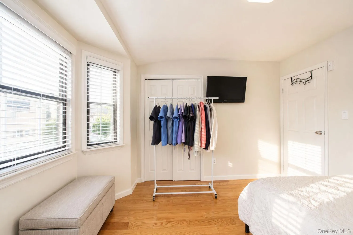 7 Shirra Avenue, New York, NY, 3 Bedrooms Bedrooms, 6 Rooms Rooms,1 BathroomBathrooms,Residential,For Rent,Shirra,0,1046234 7 Shirra Avenue, New York, NY, 3 Bedrooms Bedrooms, 6 Rooms Rooms,1 BathroomBathrooms,Residential,For Rent,Shirra,0,1046234