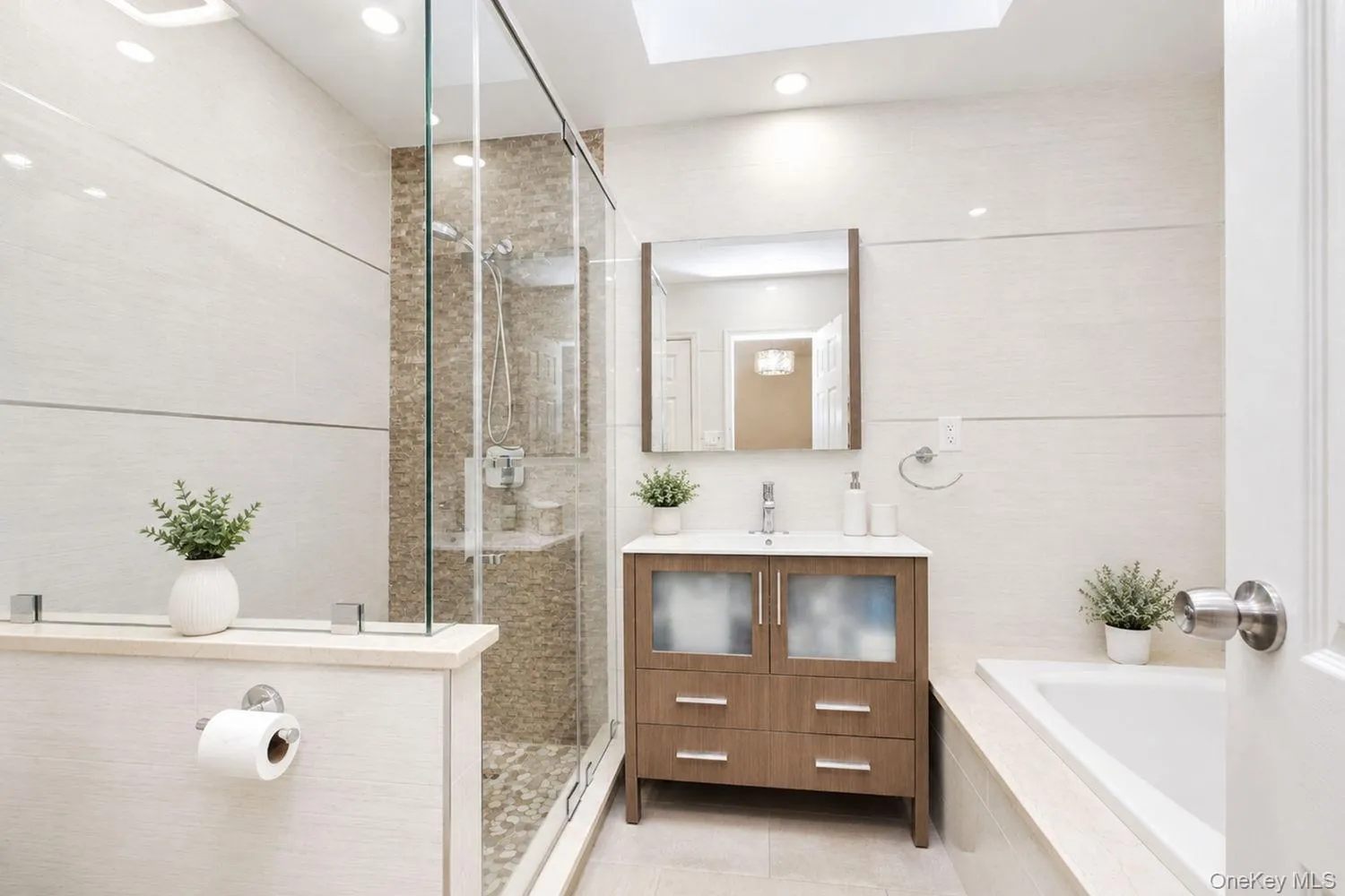 7 Shirra Avenue, New York, NY, 3 Bedrooms Bedrooms, 6 Rooms Rooms,1 BathroomBathrooms,Residential,For Rent,Shirra,0,1046234 7 Shirra Avenue, New York, NY, 3 Bedrooms Bedrooms, 6 Rooms Rooms,1 BathroomBathrooms,Residential,For Rent,Shirra,0,1046234