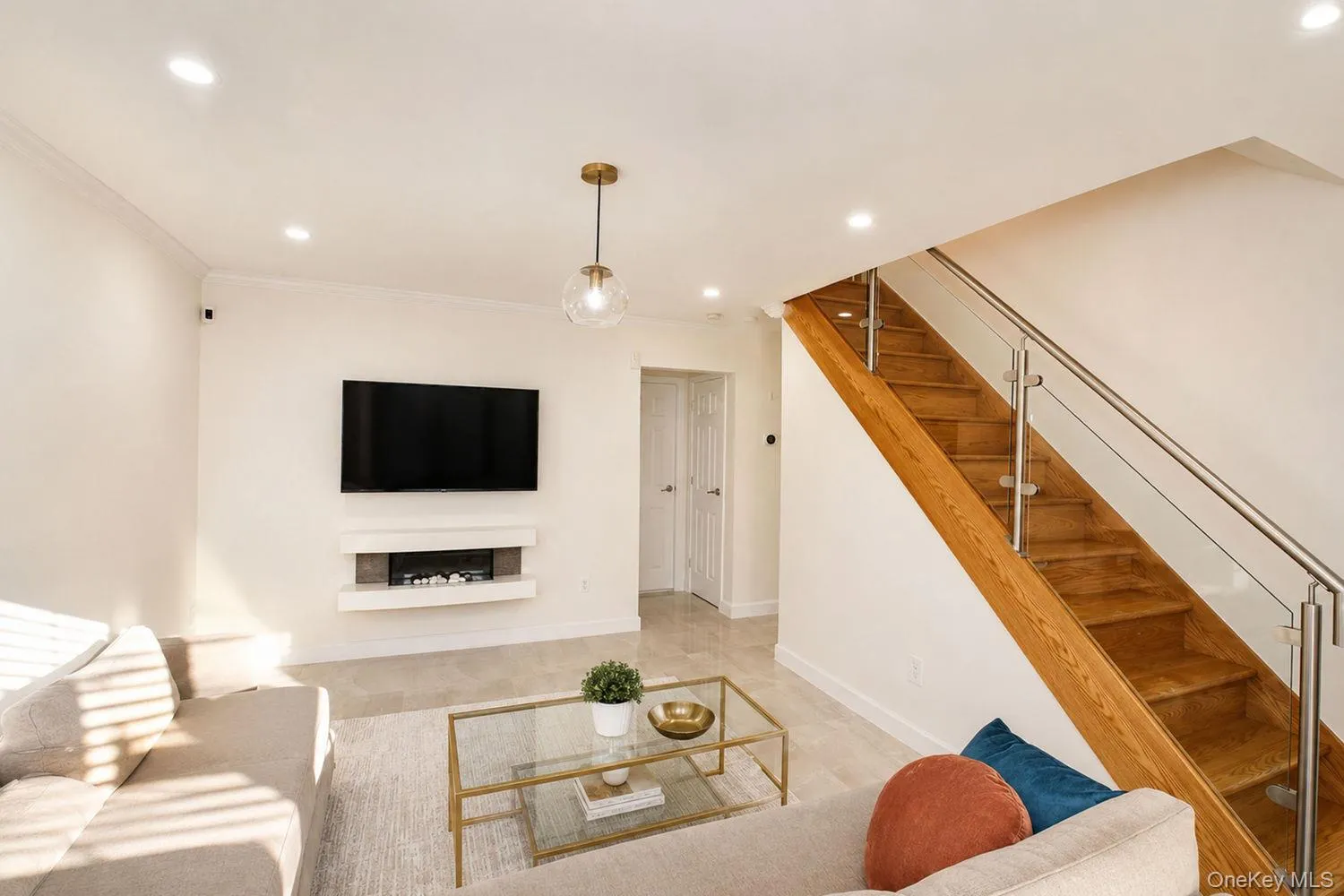 7 Shirra Avenue, New York, NY, 3 Bedrooms Bedrooms, 6 Rooms Rooms,1 BathroomBathrooms,Residential,For Rent,Shirra,0,1046234 7 Shirra Avenue, New York, NY, 3 Bedrooms Bedrooms, 6 Rooms Rooms,1 BathroomBathrooms,Residential,For Rent,Shirra,0,1046234