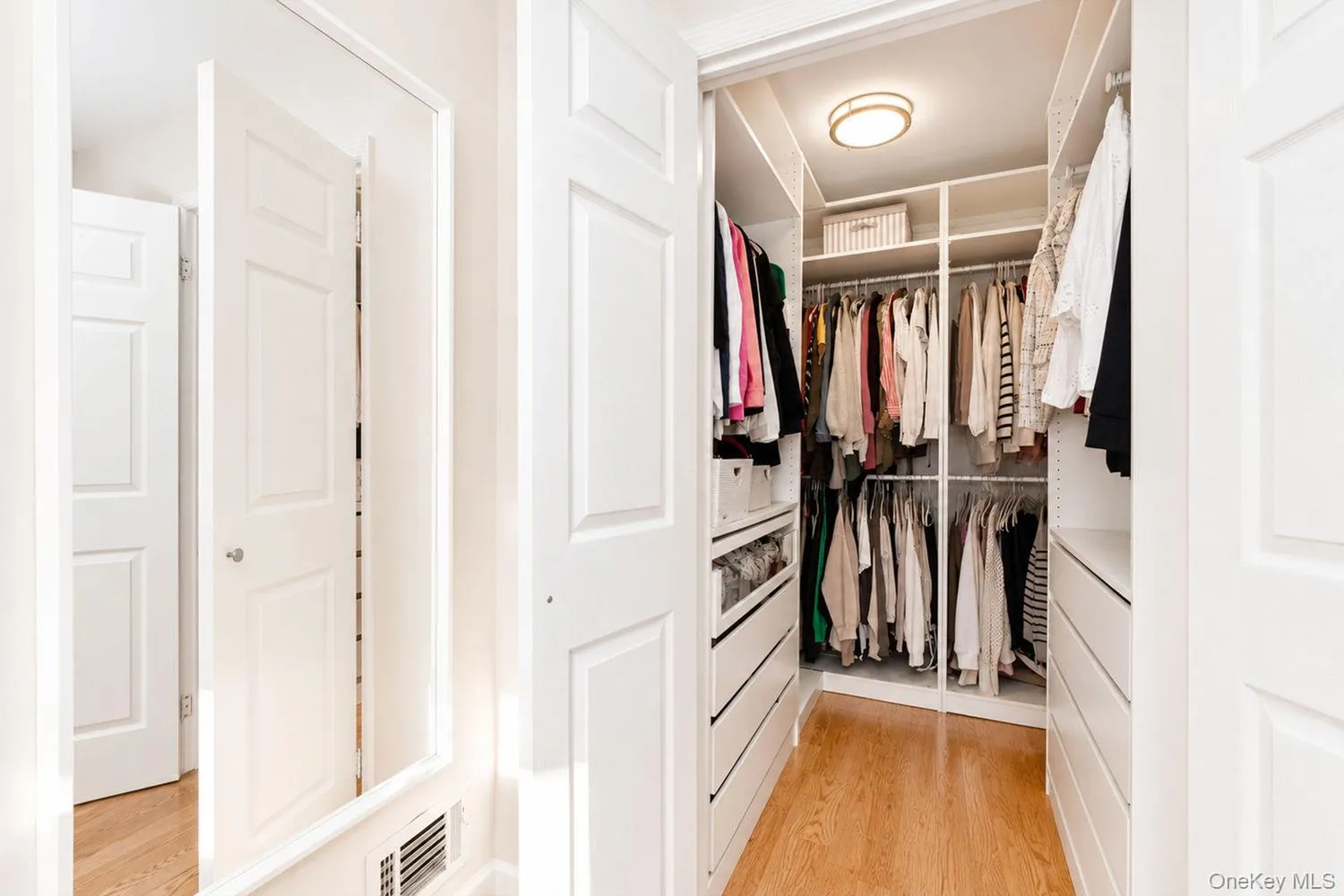 7 Shirra Avenue, New York, NY, 3 Bedrooms Bedrooms, 6 Rooms Rooms,1 BathroomBathrooms,Residential,For Rent,Shirra,0,1046234 7 Shirra Avenue, New York, NY, 3 Bedrooms Bedrooms, 6 Rooms Rooms,1 BathroomBathrooms,Residential,For Rent,Shirra,0,1046234