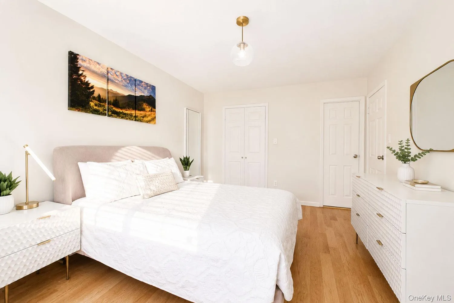7 Shirra Avenue, New York, NY, 3 Bedrooms Bedrooms, 6 Rooms Rooms,1 BathroomBathrooms,Residential,For Rent,Shirra,0,1046234 7 Shirra Avenue, New York, NY, 3 Bedrooms Bedrooms, 6 Rooms Rooms,1 BathroomBathrooms,Residential,For Rent,Shirra,0,1046234