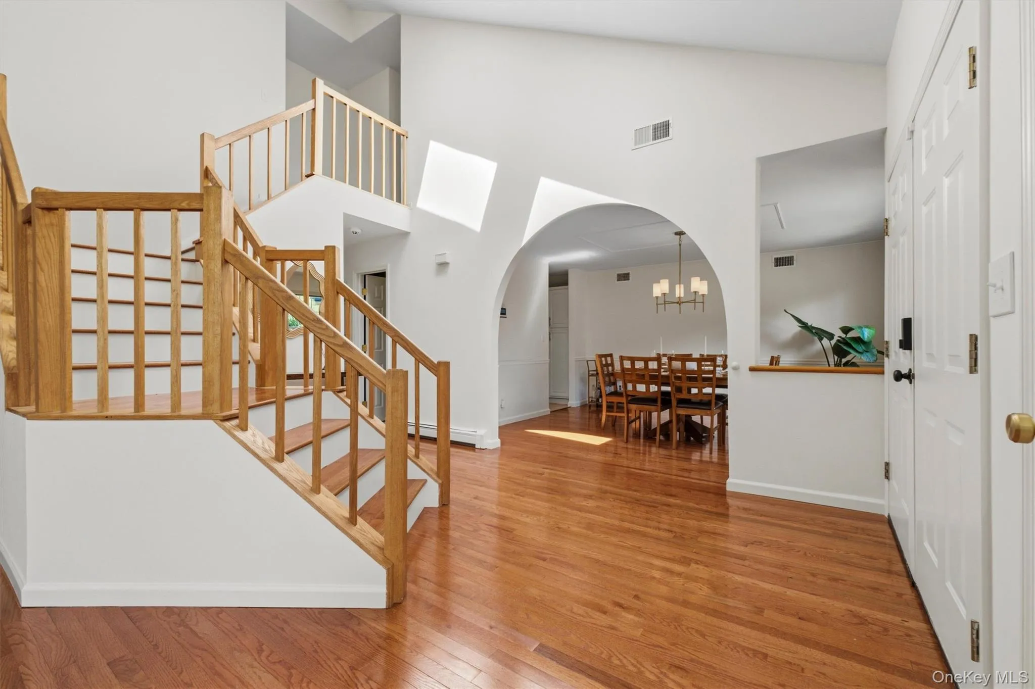 An open, airy layout with an easy flow from room to room. An open, airy layout with an easy flow from room to room.