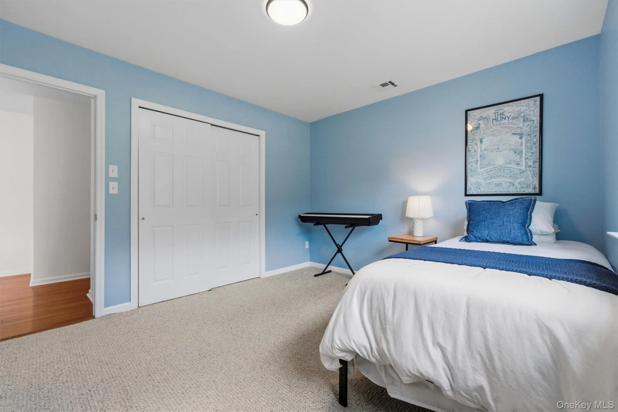 Bright and comfortable second bedroom. Bright and comfortable second bedroom.