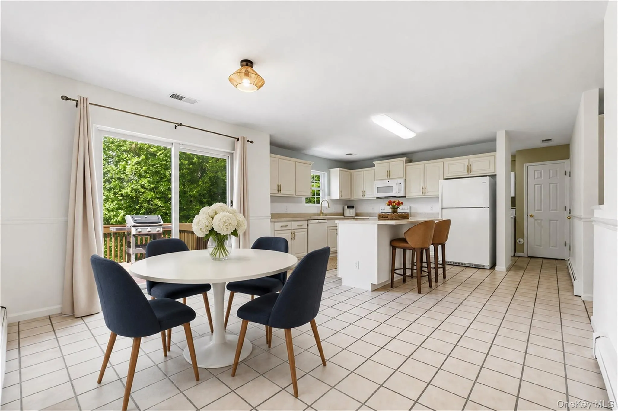 A sunny breakfast area opens directly to the deck. A sunny breakfast area opens directly to the deck.