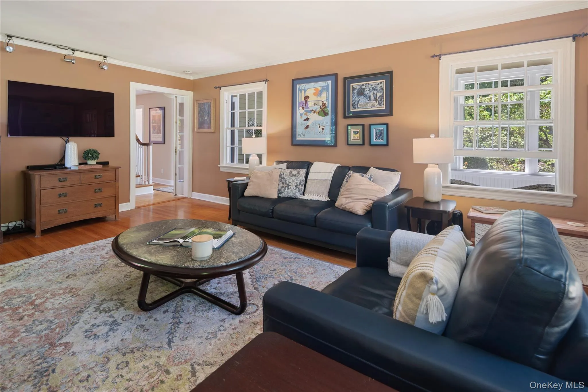 A generous and bright living room invites you to gather and relax. A generous and bright living room invites you to gather and relax.