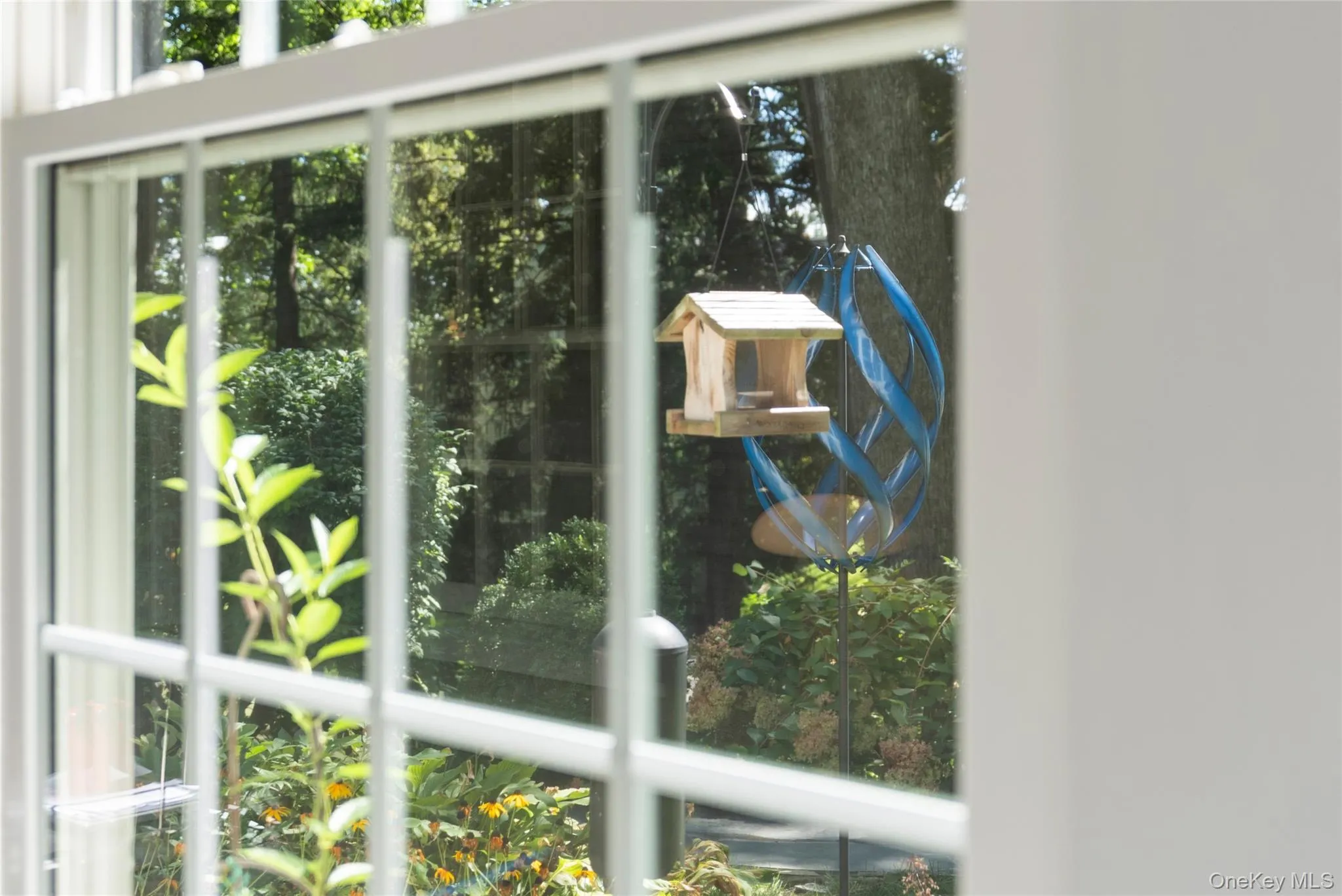 Watch the birds and enjoy the garden views. Watch the birds and enjoy the garden views.