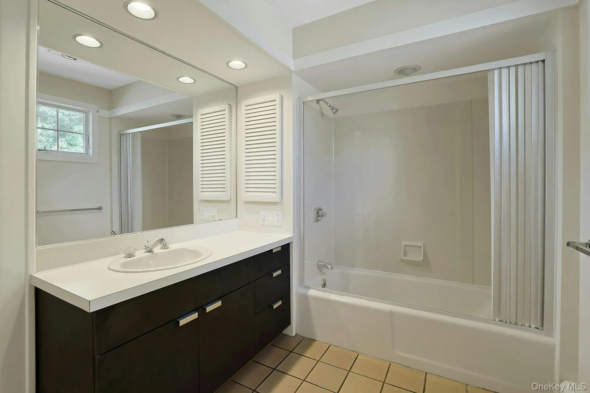 Hall Bath Hall Bath