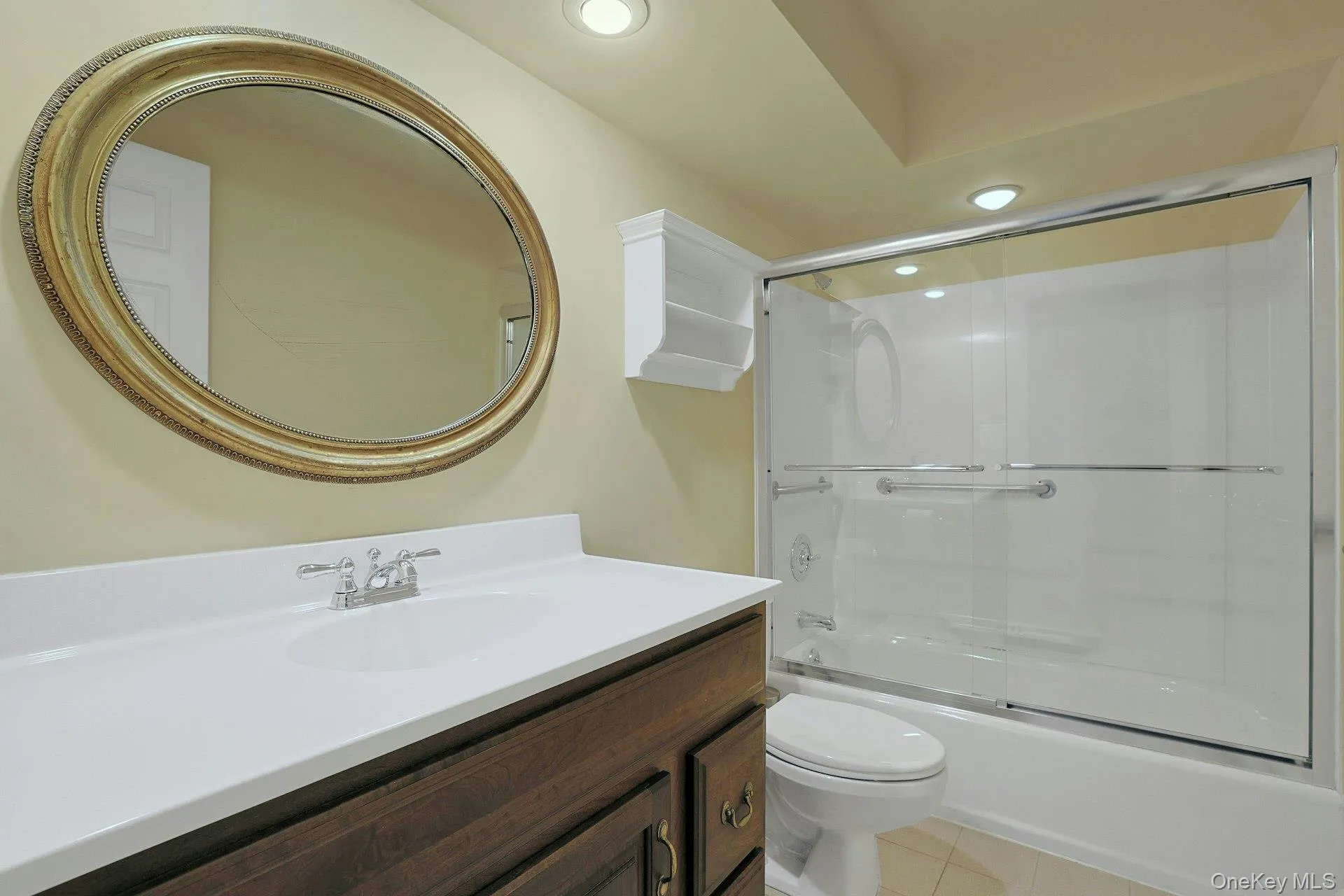 Hall Bath on Main Level Hall Bath on Main Level