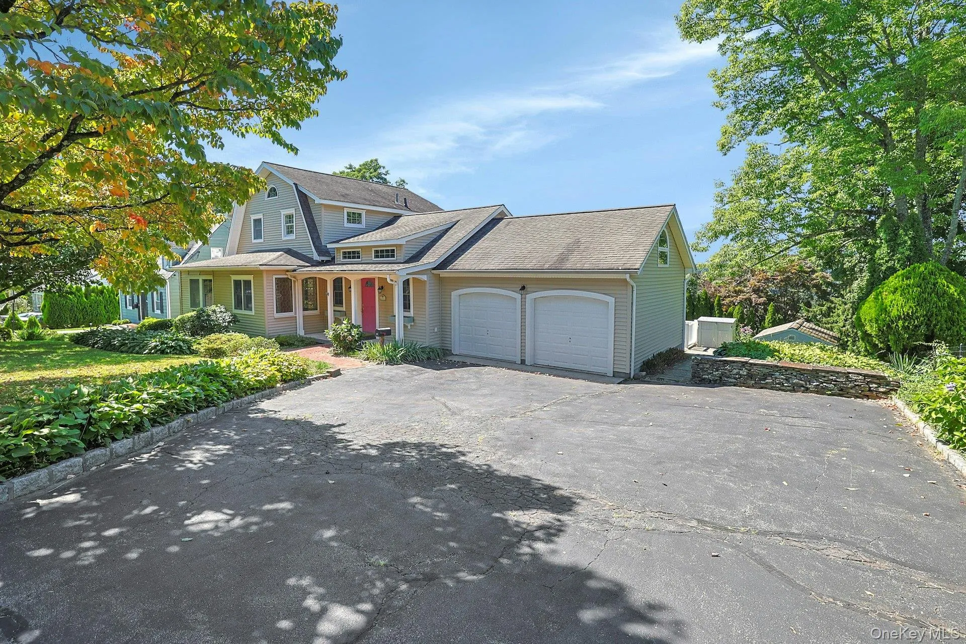 Large Driveway and 2 Car Garage Large Driveway and 2 Car Garage