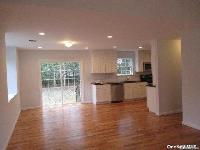 647 Doane Avenue, Brookhaven, NY, 3 Bedrooms Bedrooms, 6 Rooms Rooms,2 BathroomsBathrooms,Residential,For Rent,Doane,0,1046269 647 Doane Avenue, Brookhaven, NY, 3 Bedrooms Bedrooms, 6 Rooms Rooms,2 BathroomsBathrooms,Residential,For Rent,Doane,0,1046269