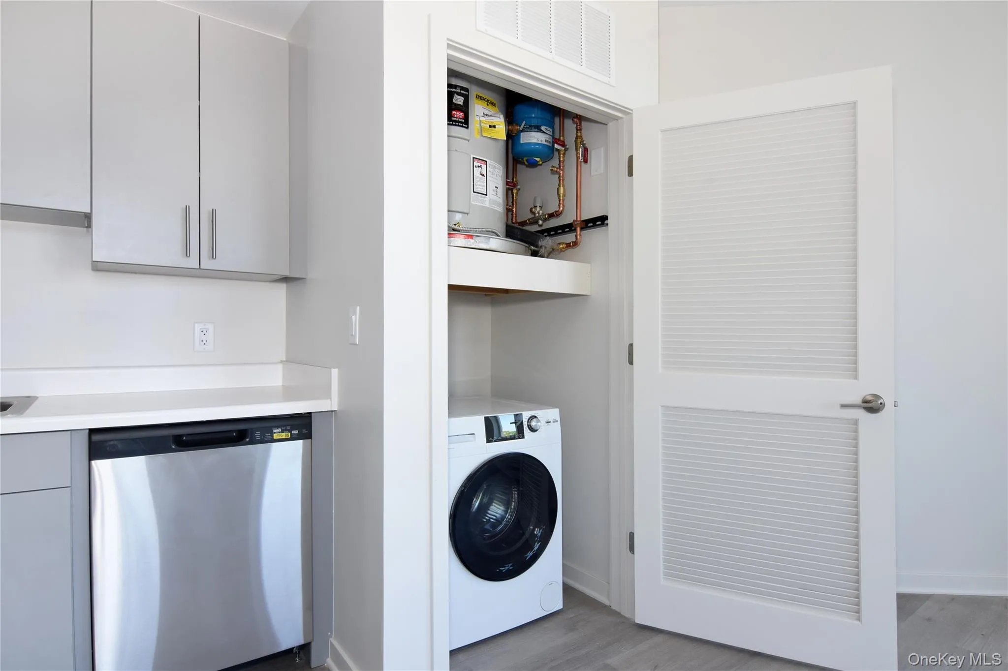 56 Prospect Street, Yonkers, NY, 2 Bedrooms Bedrooms, 4 Rooms Rooms,1 BathroomBathrooms,Residential Lease,For Rent,Prospect,0,1046271 56 Prospect Street, Yonkers, NY, 2 Bedrooms Bedrooms, 4 Rooms Rooms,1 BathroomBathrooms,Residential Lease,For Rent,Prospect,0,1046271