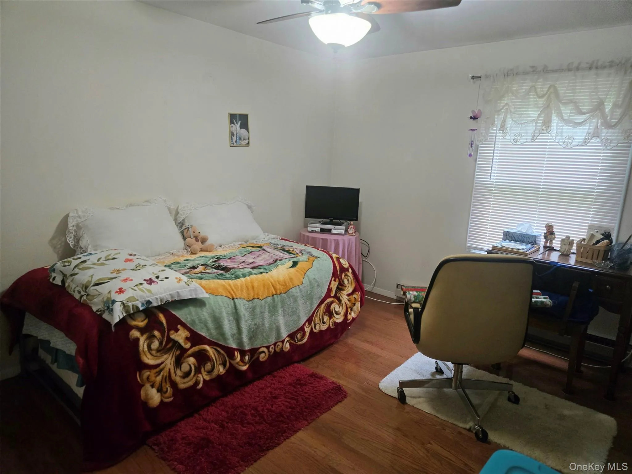 Upstairs bedroom! Upstairs bedroom!